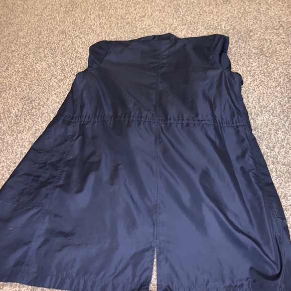 This is a beautiful Navy jacket - Picture 3 of 4